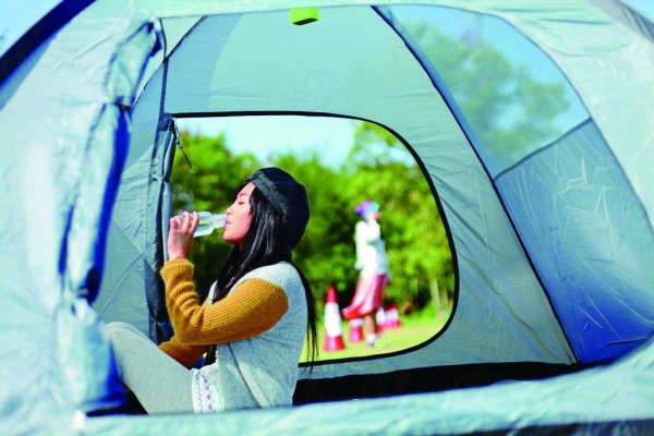 職員建議帳篷設計許可的話，無需落營釘，遇上突然下雨便可整個營拿到場邊有蓋地方避雨。