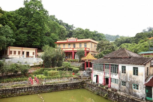 香海蓮社半春園是大埔區內面積最大的佛教寺院。