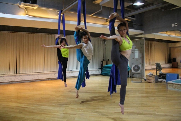 香港的空中瑜伽早在 2010 由香港瑜伽協會主席 Dickson 首先帶起。 (圖：Dickson Yoga)