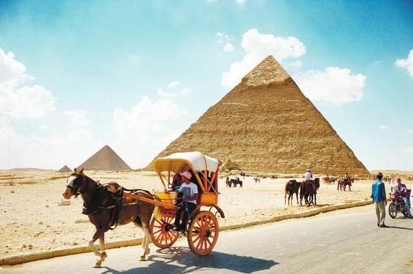 海夫拉金字塔是埃及第二大的金字塔。 港男遊埃及呻遭星巴克歧視 冇問名直接寫下一字 網民:好正常/支持投訴