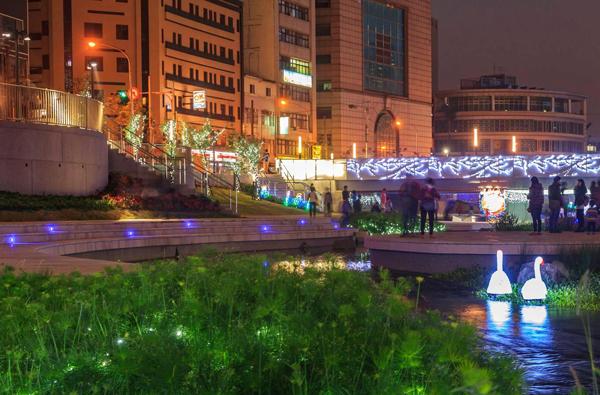 台中版清溪川！柳川藍帶水岸 入夜變藍燈多瑙河