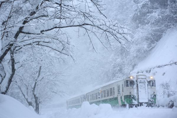 東日本最美鐵路攝影點 雪後更淒美