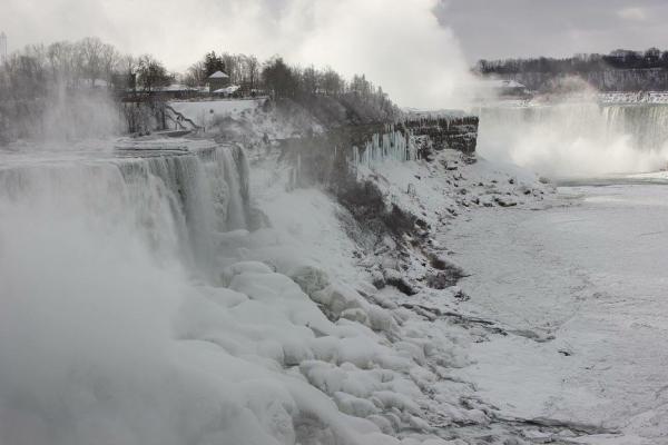 甚至有指如果持續寒冷，一月尼亞加拉瀑布會完全冰封呢！（圖：ekermz @IG）