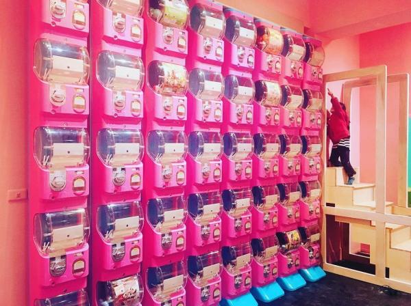 Pink 到一個點 最多打卡位的台灣雜貨店
