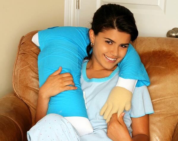 當得翻自己一個，「腕枕」可以做住你的假想男女朋友㖭 ~ 寂寞夜深，都能舒服瞓翻個靚覺~~