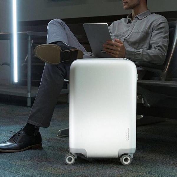 現時，香港人較熟悉的國泰航空，由 1 月 1 日起禁止不可拆卸鋰電池的智能行李箱寄艙及手提登機。（圖：luggage.co.nz@IG）