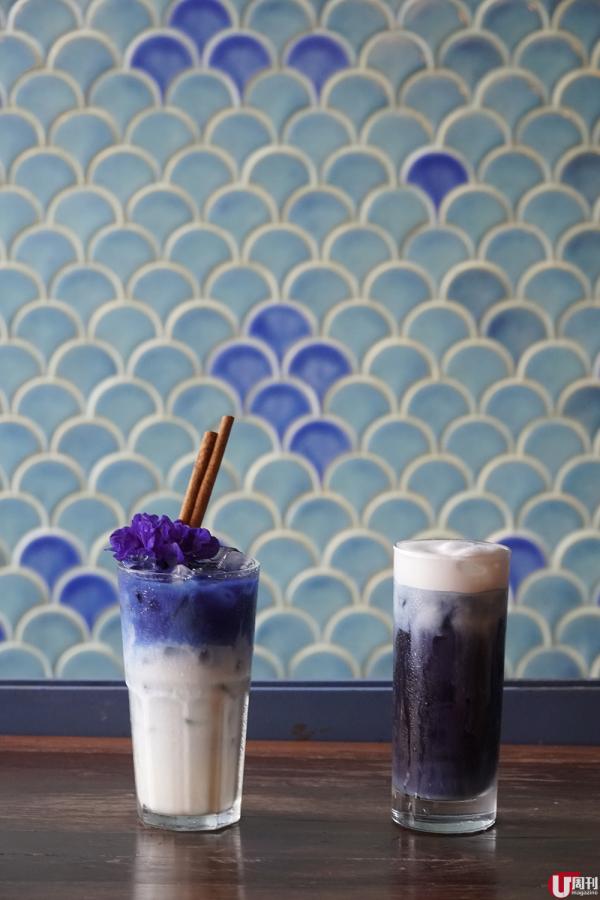 (左) Iced Butterfly Pea Latte 約 23 港元、(右） Cold Blue Coffee 約 38 港元 賣相更夢幻，以冷泡咖啡加入蝶豆花和呍呢拿糖漿，最後加奶泡和蝶豆花糖粉