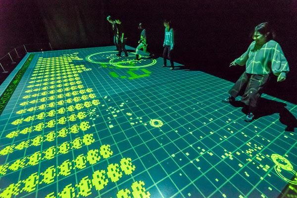 東京「太空侵略者」互動展　 體驗 4 大燈光投影互動遊戲