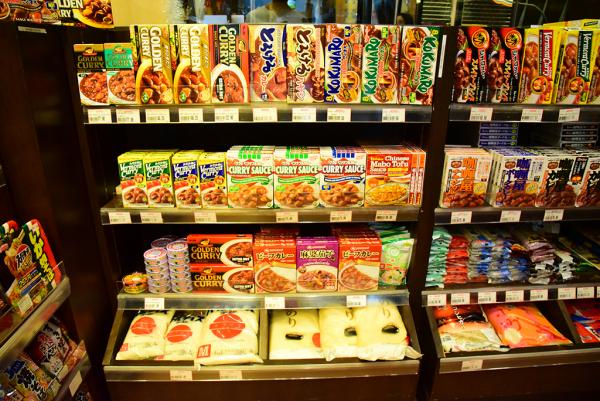 除了藥房，仲有個小日本區，售賣日式食物。