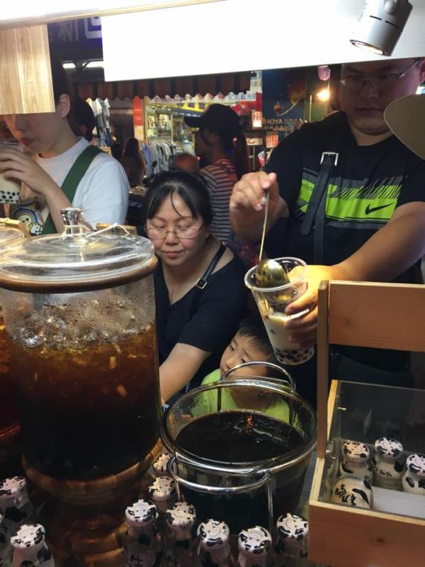 免費任加黑糖珍珠 台北夜市自助式飲料檔