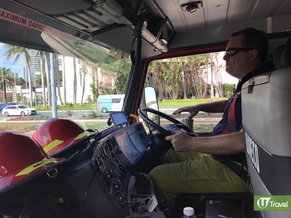 坐消防車遊澳洲！ 消防員教射水「救火」