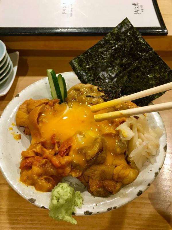 一次過吃5種海膽 日本築地虎杖五色海膽丼