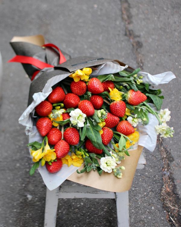韓國年輕情侶送花新選擇！ 睇得又食得夢幻草莓花束