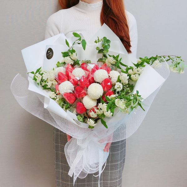 韓國年輕情侶送花新選擇！ 睇得又食得夢幻草莓花束