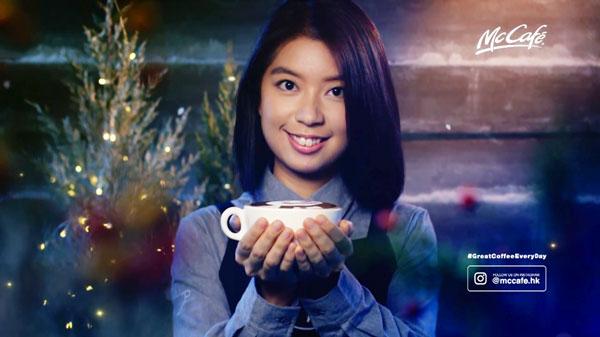 Carrie早前曾在McCafé 的電視廣告中當女主角。 咖啡職人 不一樣的韓國工作假期