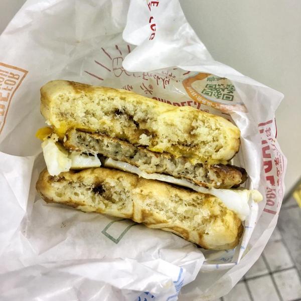 日本麥當勞早餐獨有 鬆餅豬柳蛋漢堡