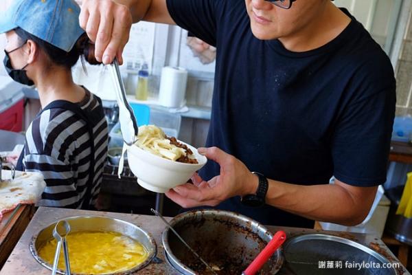 台灣人氣早餐店老爹早點 古早風味招牌豬皮肉燥飯