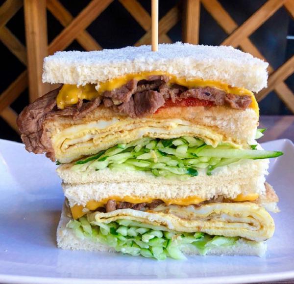 台北必吃人氣早餐店 芝士瀑布三明治－早安日和炭烤吐司專門店
