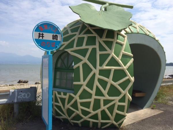 日本近期新興打卡熱點 九州長崎海邊「生果巴士站」