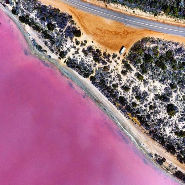 西澳夢幻粉紅色湖泊 影靚相要靠墨鏡？