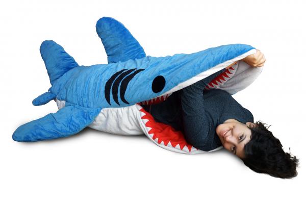 要被吃掉了！ 日本超治癒巨型鯊魚睡袋