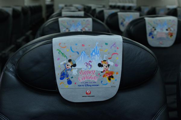 米奇陪你搭飛機！ 日本航空推東京迪士尼35週年紀念彩繪機