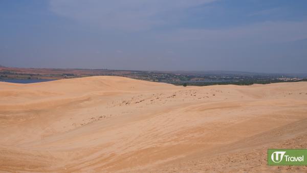 美奈白﻿﻿沙丘一望無際，一個個大小不同的沙丘組合在一起，非常壯觀。