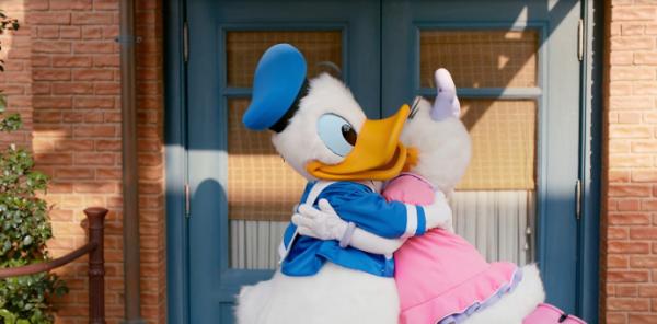 11米巨形唐老鴨 上海迪士尼園區出巡