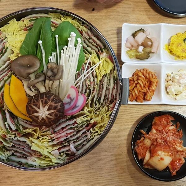 千層鍋+蒸海鮮+生牛肉！ 首爾人氣韓式千層鍋專門店