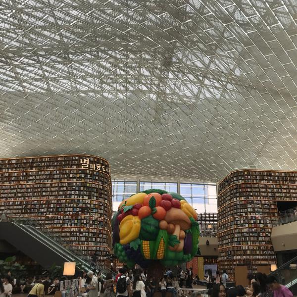 首爾江南COEX圖書館 13米高超巨型書櫃！