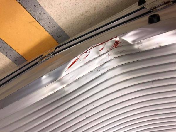 Rimowa行李箱嚴重撞凹變形 廉航地勤拒賠:難免的狀況,不會賠償!