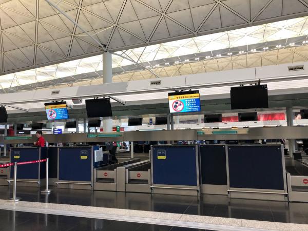 Rimowa行李箱嚴重撞凹變形 廉航地勤拒賠:難免的狀況,不會賠償!