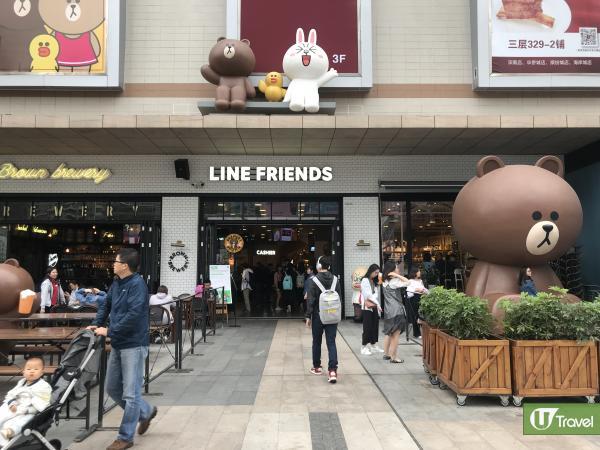 香港沒有Line Friends Cafe，最近要去深圳海岸城，大大隻熊大成為粉絲必影位。多款Line Friends 造型美食由主菜、飲品、甜品，至沙律，應有盡有，Line Friends粉絲必去。