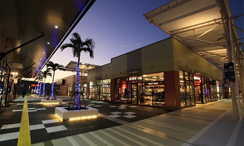 前往ASHIBINAA OUTLET的交通非常方便，距離那霸機場車程只需15分鐘！