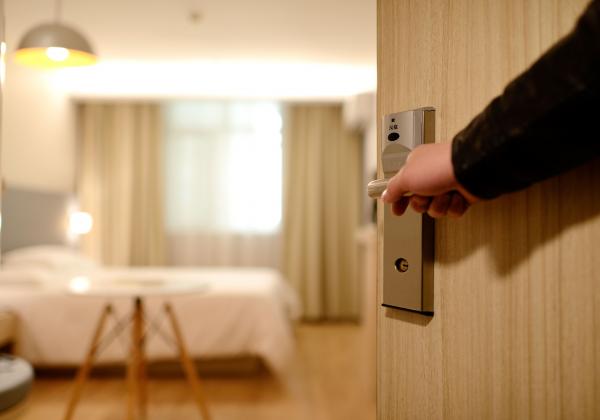 日本酒店床架損壞 住客反被索償10萬円?