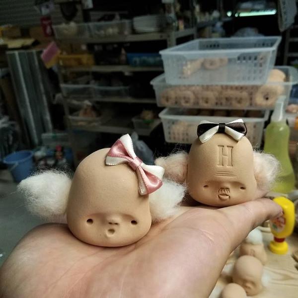 用鼻孔吸麵醜到爆！ 日本古怪造型陶器公仔惹笑網民