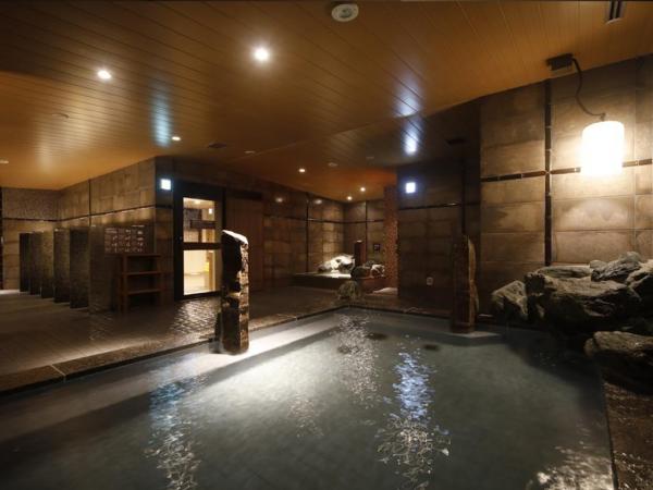 Dormy Inn Osaka Tanimachi酒店於本年3月才開業，設計走現代簡約路線。酒店內設的天然溫泉大浴場是最大特色之一，鐘意浸溫泉的旅人冬天去住就岩曬！