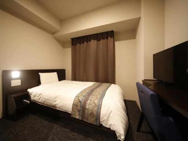 Dormy Inn Osaka Tanimachi酒店於本年3月才開業，設計走現代簡約路線。酒店內設的天然溫泉大浴場是最大特色之一，鐘意浸溫泉的旅人冬天去住就岩曬！
