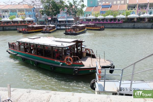 坐觀光船可以一次飽覽新加坡不同景點，包括魚尾獅公園、懸索橋、濱海灣花園等。