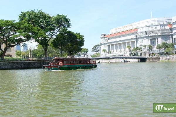 坐觀光船可以一次飽覽新加坡不同景點，包括魚尾獅公園、懸索橋、濱海灣花園等。