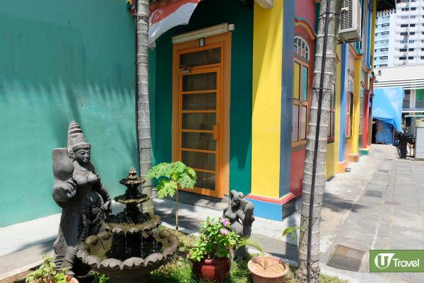 第二天一早就出發到小印度區逛逛，除了有不同的特色小吃外，這些色彩繽紛的印度建築也是打卡點之一！
