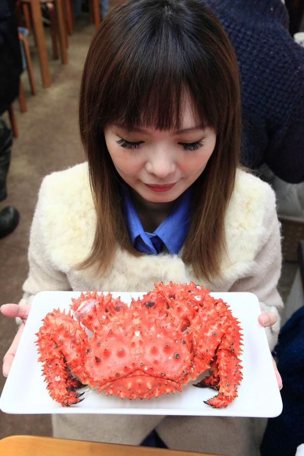 小樽三角市場滝波食堂食蟹攻略 超大隻花咲蟹、緊實飽滿肉質、豆花質感蟹膏