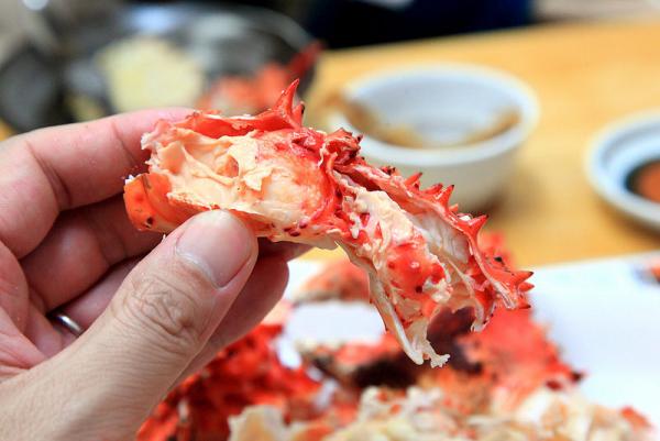 另外花咲蟹殼與肉的中間會有一層口感類似像＂豆花＂的蟹膏