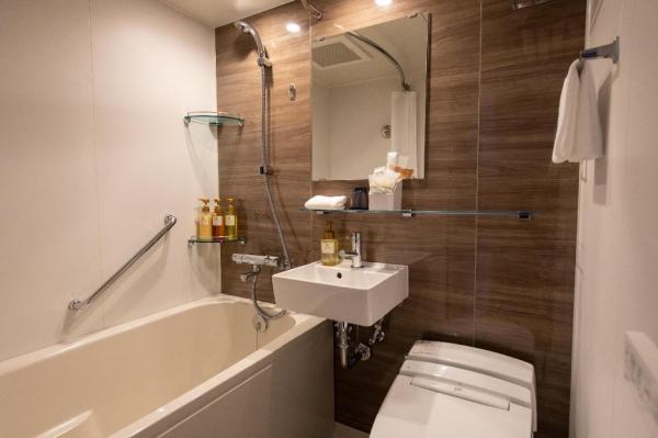 浴室設計精巧，空間雖小卻沒有壓迫狹窄的感覺。