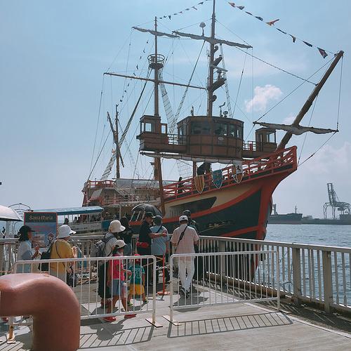 帆船型觀光船聖瑪莉亞號 地址：大阪市港區海岸通 1-1-10 （海遊館西側乘船處）