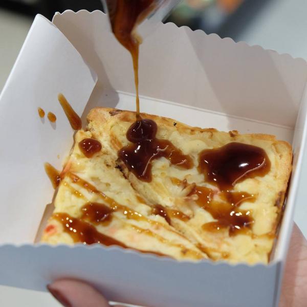 參考日本的大阪燒，7-11用麵包取代煎餅，推出大阪燒口味的多士。