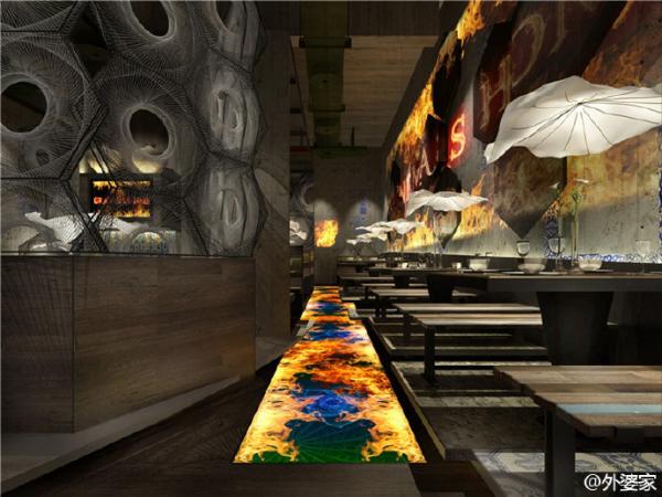 相信不少人都聽過或食過外婆家,店內主打特式杭州菜,款式多且價錢親民,因此非常受歡迎,人氣居高不下。外婆家的菜式精緻且色、香、味俱全,茶香雞是店內的必食推介,嫩滑的雞肉配以龍井茶、枸杞等配料烤制以成,味道甘香的雞肉超juicy! 相信不少人都聽過或食過外婆家,店內主打特式杭州菜,款式多且價錢親民,因此非常受歡迎,人氣居高不下。外婆家的菜式精緻且色、香、味俱全,茶香雞是店內的必食推介,嫩滑的雞肉配以龍井茶、枸杞等配料烤制以成,味