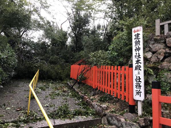 強颱「飛燕」襲日本釀嚴重破壞 京都神社建築倒塌、機場斷橋或須半年修復
