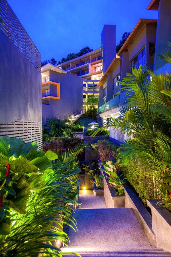 Kalima酒店的設計加入了金屬元素，非常時尚而別樹一格。酒店設有人造沙灘，水清沙幼，啱哂鐘意玩水的旅人！