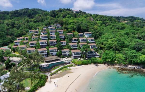 酒店坐落於布吉卡塔海灘，坐擁無敵海景，海天一色的景色超療癒，令人心曠神怡。